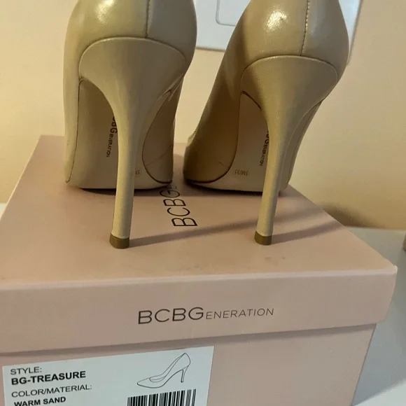 Neutral beige stilettos! - Picture 5 of 7